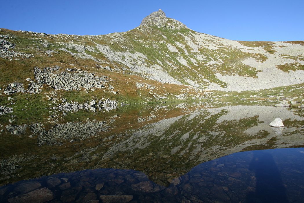 ostry_rohac_horne_jamnicke_pleso.jpg - Ostrý Roháč v hornom Jamnickom plese