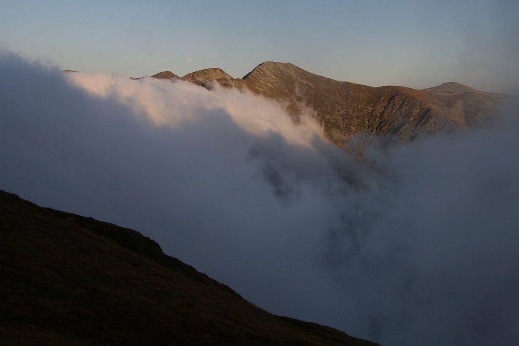 jakubina.jpg - Jakubiná (2193m) ponad oblaky