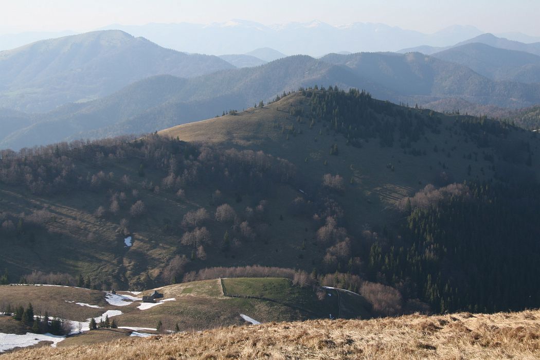 IMG_1563.JPG - Z Ploskej na sever, vzadu Malá Fatra