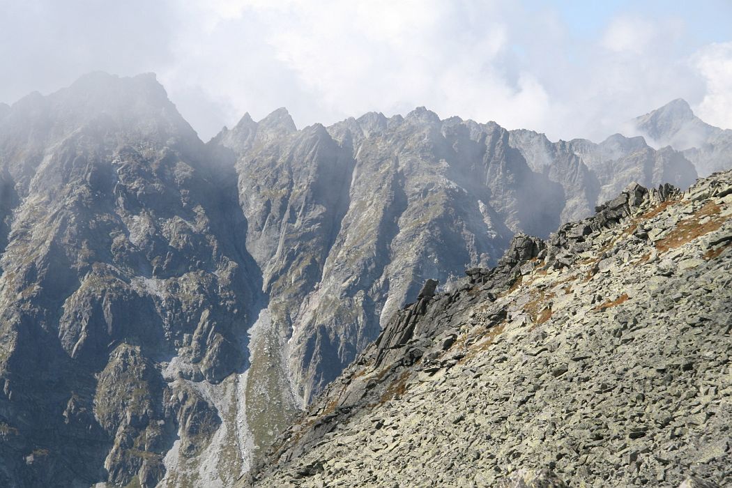 img_3960.jpg - Vľavo Satan (2422m), vpravo Kriváň (2495m)