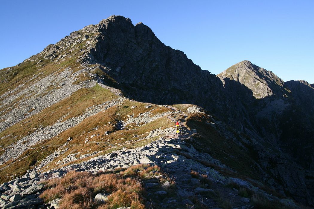 IMG_7950.JPG - Jamnické sedlo, Ostrý Roháč (2088m) a Plačlivô (2126m)