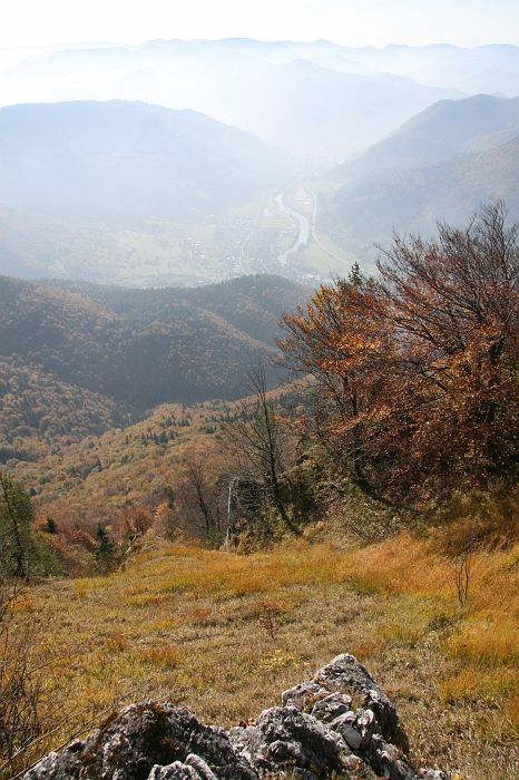 IMG_8803.JPG - Stankovany, Veľká Fatra, vpravo Ľubochnianska dolina a na jej konci Ploská